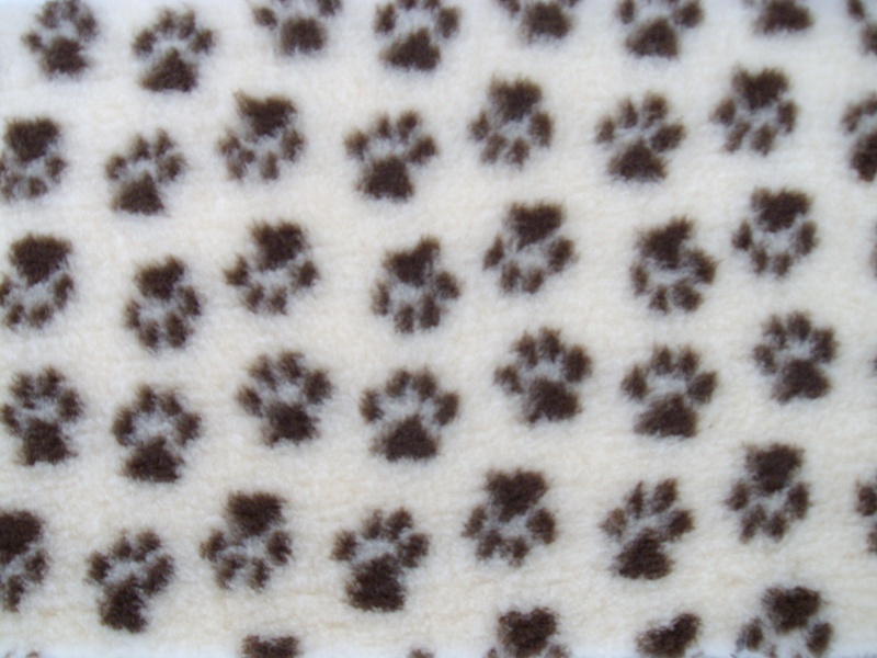 PnH Veterinary Bedding - NON SLIP - SQUARE - Cream with Brown Paws