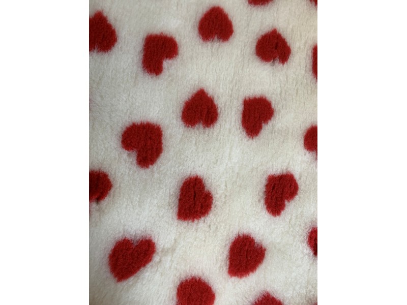 PnH Veterinary Bedding - NON SLIP - OVAL - White with Red Hearts